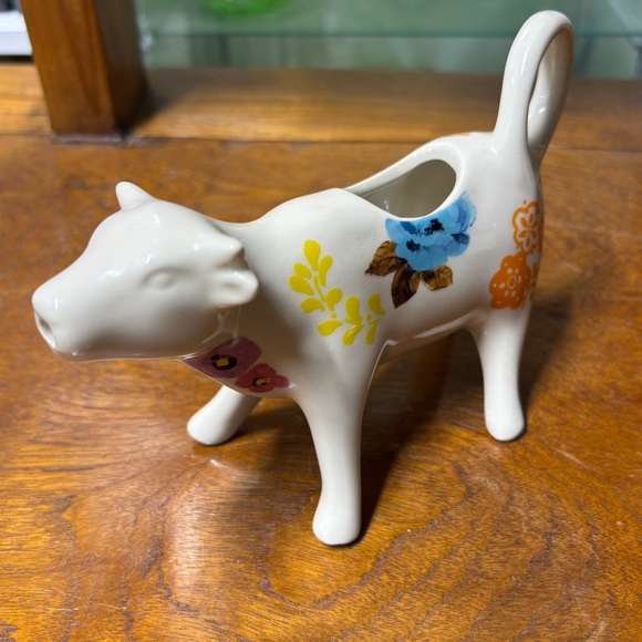 The Pioneer Woman ceramic cow creamer in Flea Market Floral pattern - Picture 3 of 7